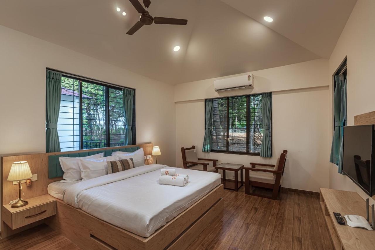 Saffronstays Riverfront Manor, 5-Bdr Pool Villa By Pej River 卡尔贾特 外观 照片