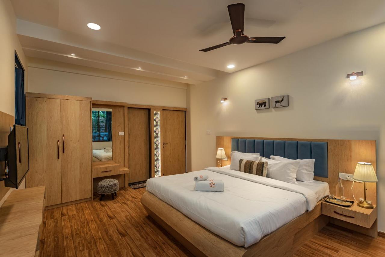 Saffronstays Riverfront Manor, 5-Bdr Pool Villa By Pej River 卡尔贾特 外观 照片