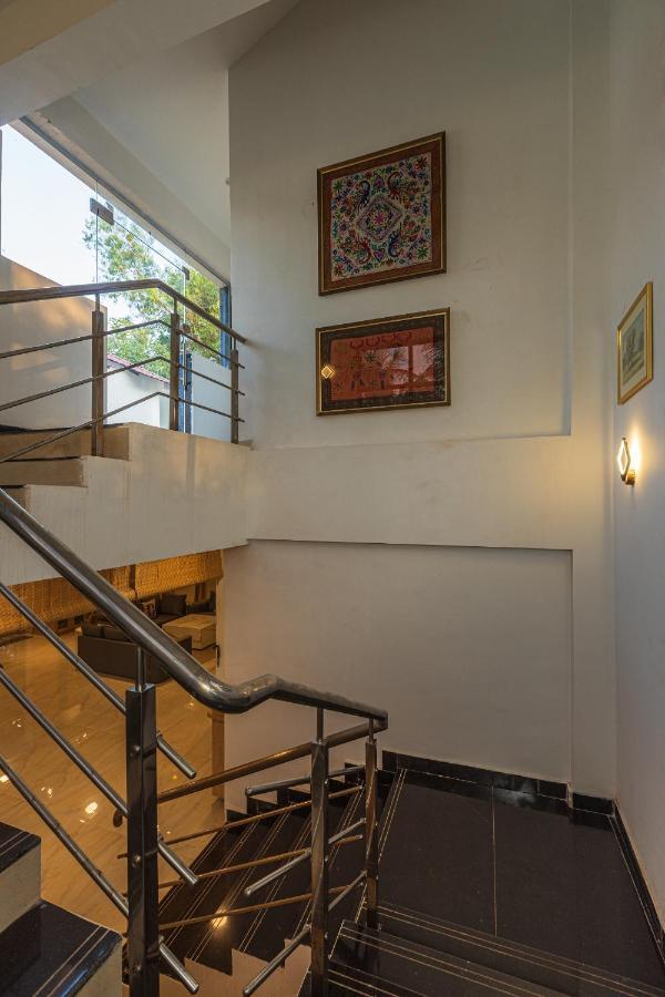 Saffronstays Riverfront Manor, 5-Bdr Pool Villa By Pej River 卡尔贾特 外观 照片
